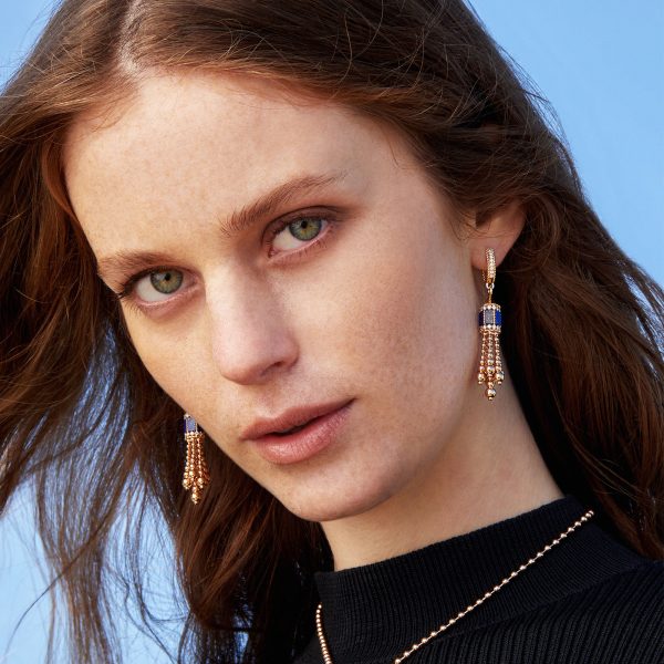 ROBERTO-COIN-ART-DECO-TASSEL-EARRINGS-18KT-ROSE-GOLD-DIAMONDS-LAPIS-SHORT-ADV888EA2001_04_WEAR-600×600